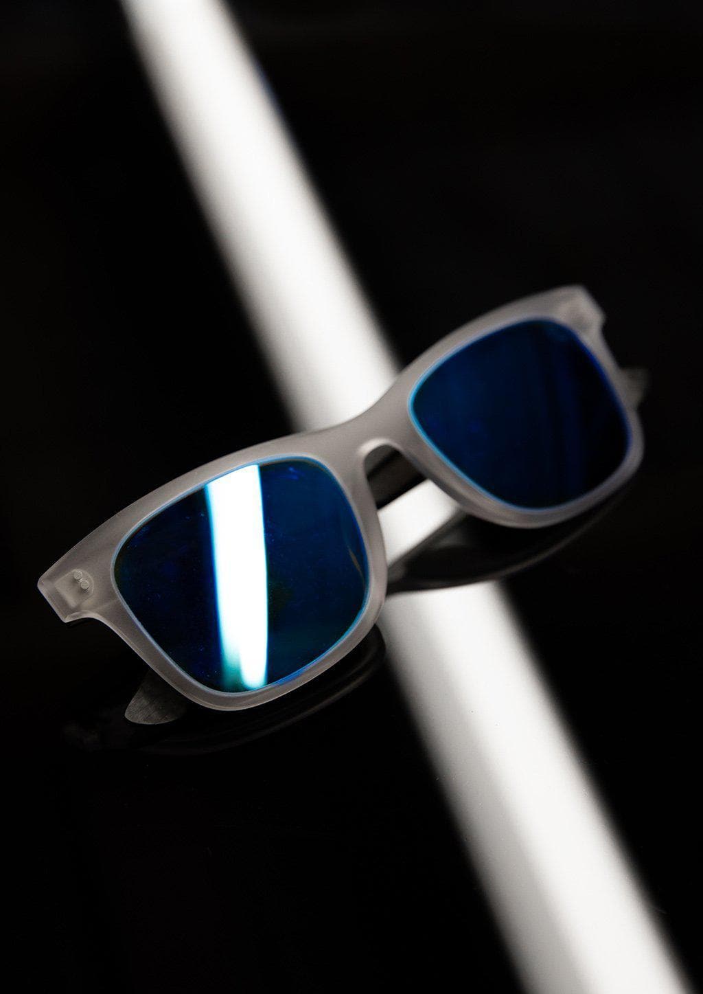 Stylish sunglasses - Atom - Carbon Fiber & Acetate Sunglasses